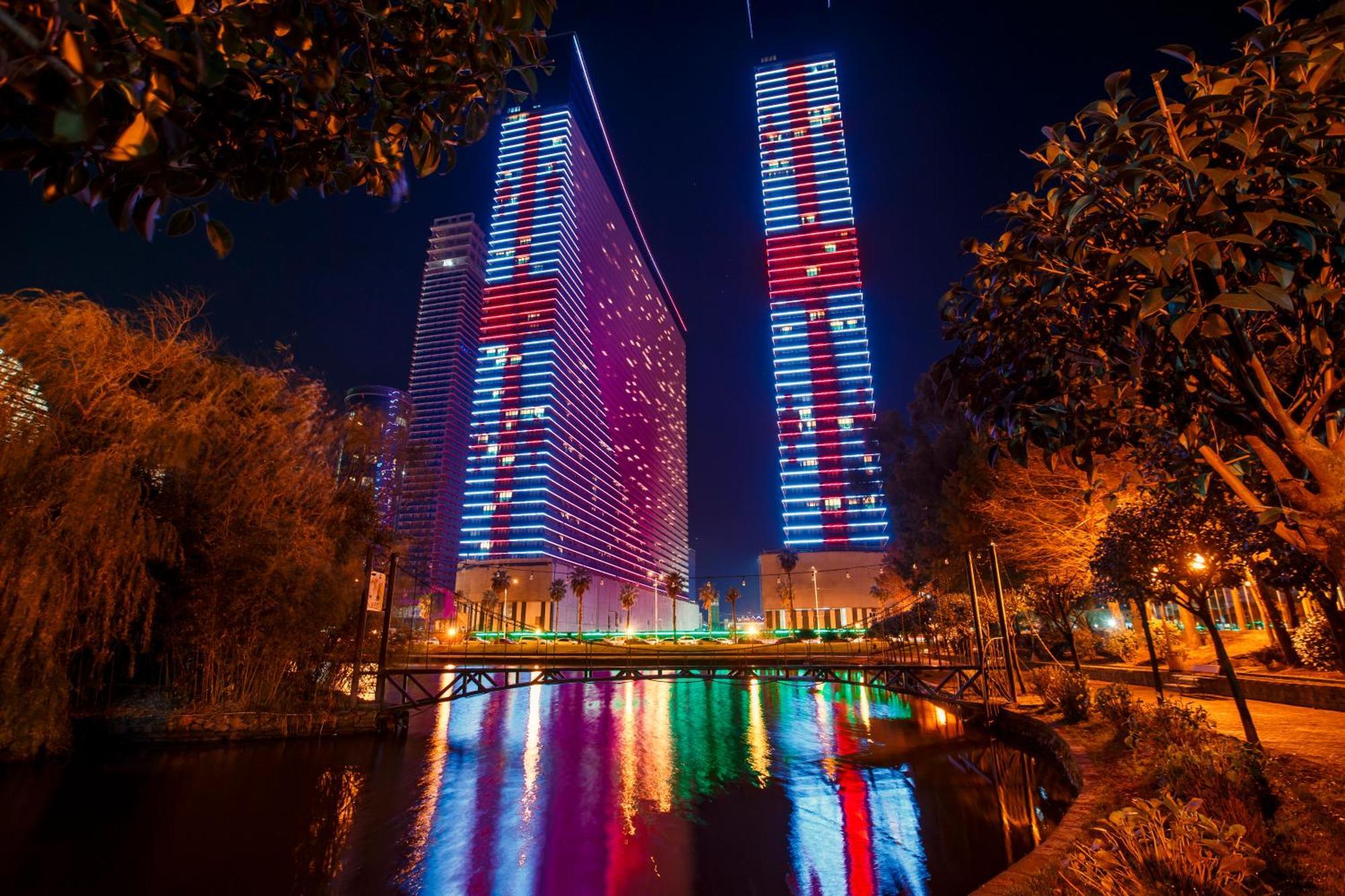 Panorama Orbi Beach Resort Center Suite Батуми Екстериор снимка