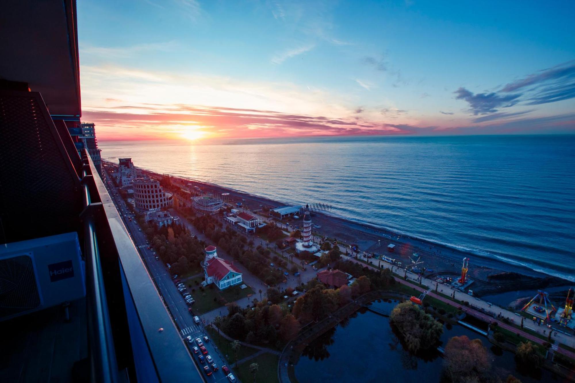 Panorama Orbi Beach Resort Center Suite Батуми Екстериор снимка